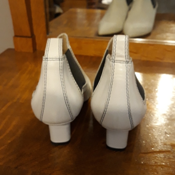 Paul Andrew White Booties - Picture 3 of 6